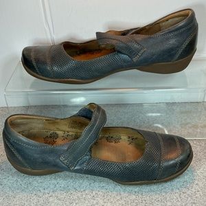 Denim blue size 8 Tao Mary Jane’s.‎ Crazy all day comfort! Box 2